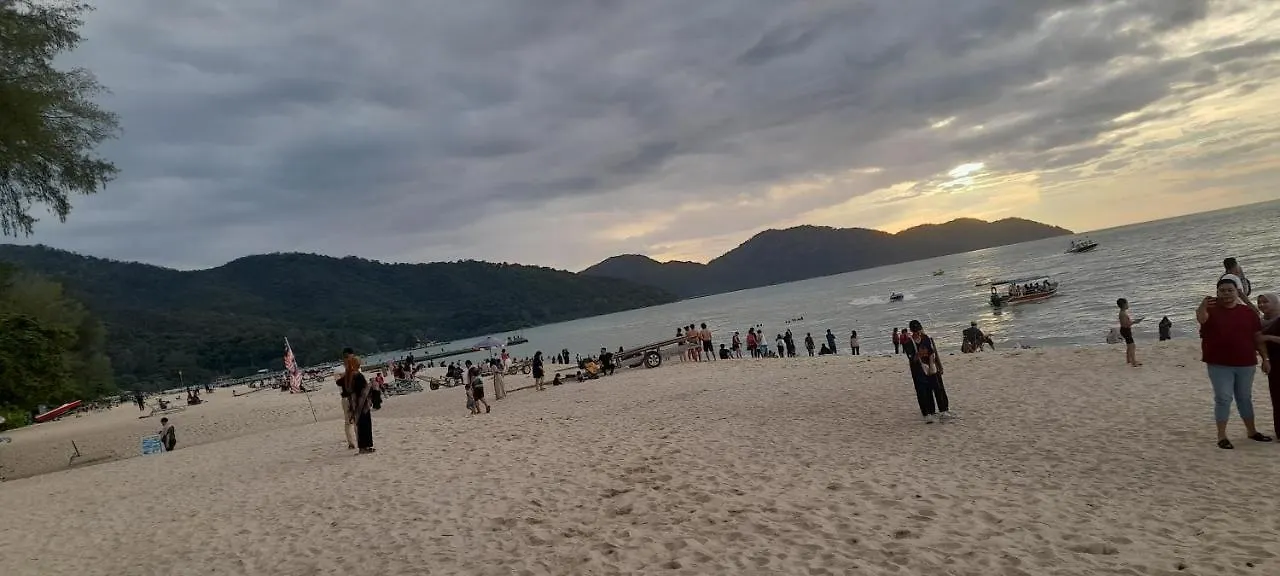 Agoda C View @ Sri Sayang Beach Resort Batu Ferringhi 0*,